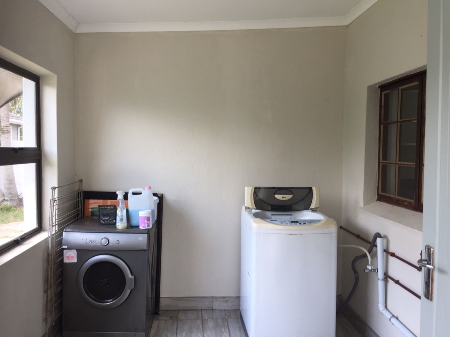 To Let 4 Bedroom Property for Rent in Beacon Bay Eastern Cape